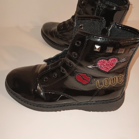 Boots - Picture 5 of 9